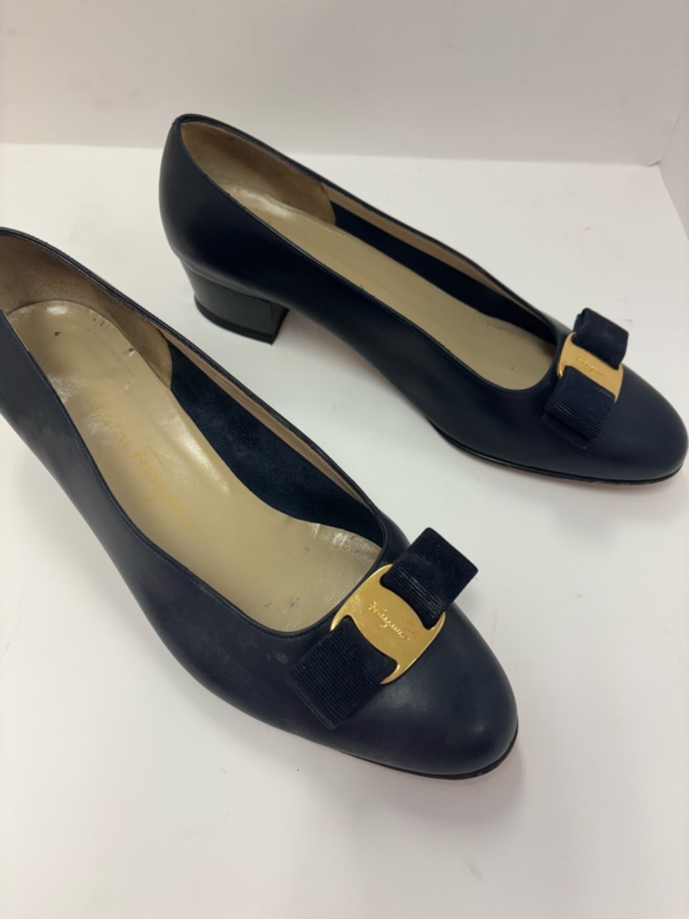SALVATORE FERRAGAMO PUMP SHOE PREPPY WOMEN SIZE 7 NAVY BLUE - Picture 4 of 6